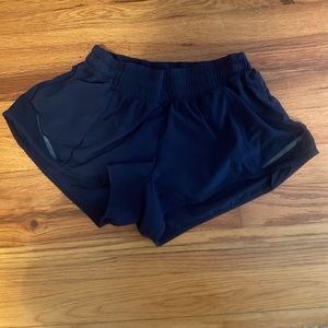 Navy Lulu lemon Hotty hot shorts 2.5 inches